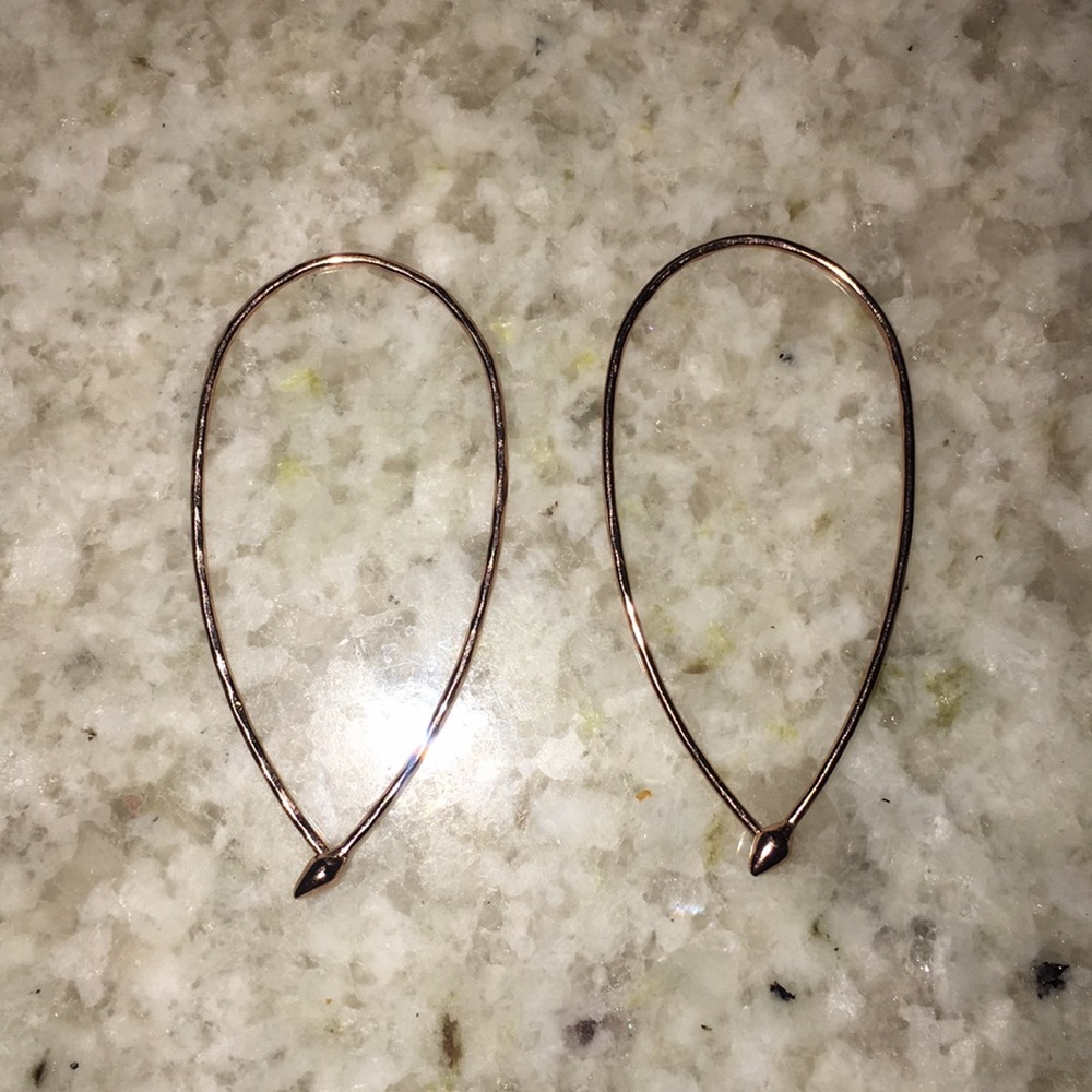 Stella & Dot hammered wire large hoops!